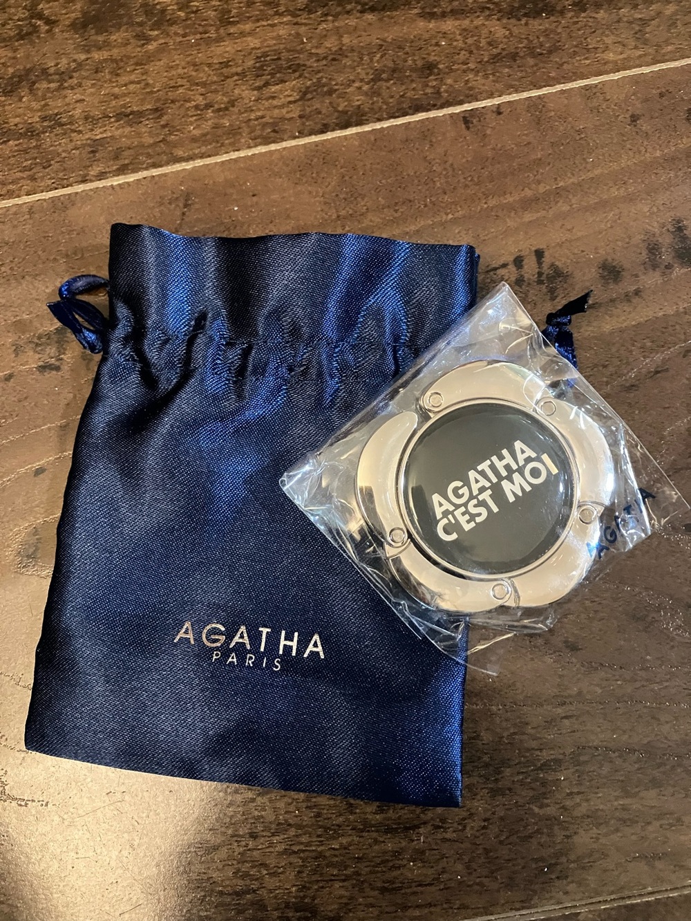 FREE 🎁 Portable handbag holder
